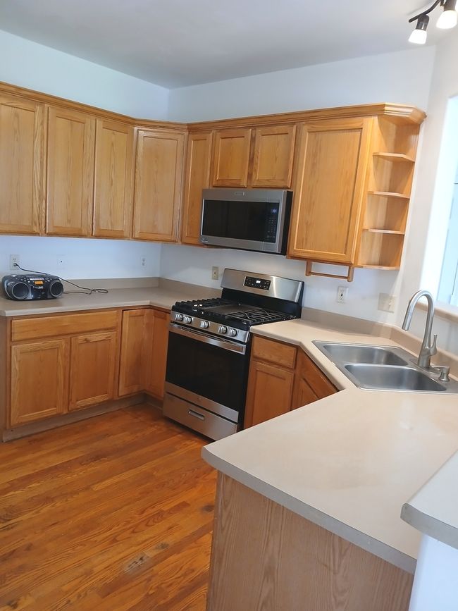 313 Manning Dr, Townhouse with 3 bedrooms, 3 bathrooms and 4 parking in DeKalb IL | Image 7