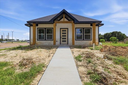 701 Royal Ave, Port Neches, TX, 77651 | Card Image