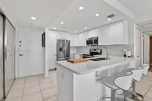 apt-833-20505 E Country Club Dr, Aventura, FL, 33180-3038 | Card Image