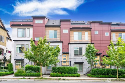 561 Ne Ellis Dr, Issaquah, WA, 98029-5461 | Card Image