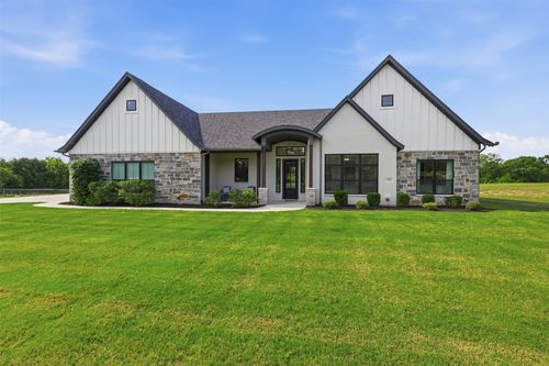 434 Younger Ranch Rd, Azle, TX, 76020-1187 | Card Image