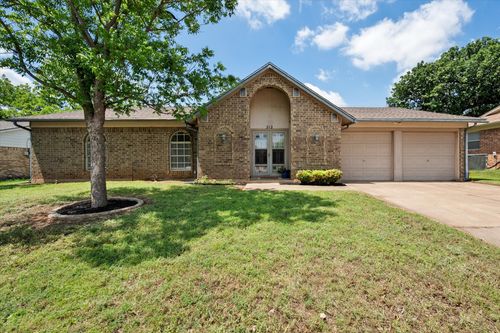 212 S Heights Dr, Crowley, TX, 76036-3006 | Card Image