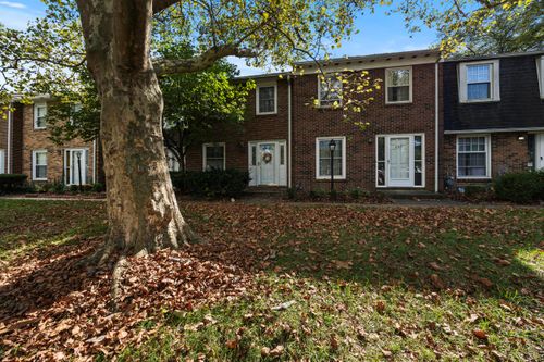 631 Dlyn St, Columbus, OH, 43228-2523 | Card Image