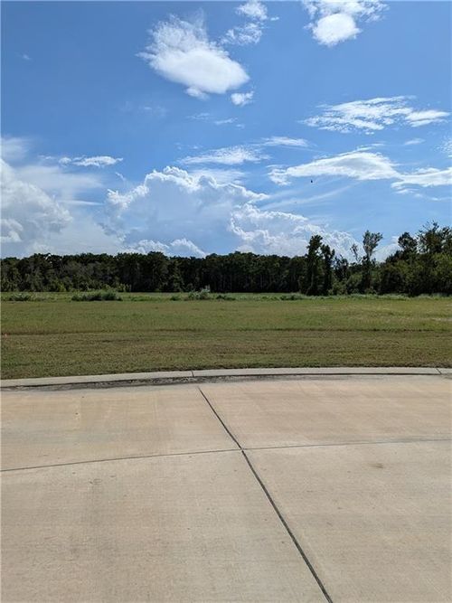372 Sophia Dr, Luling, LA, 70070-4215 | Card Image