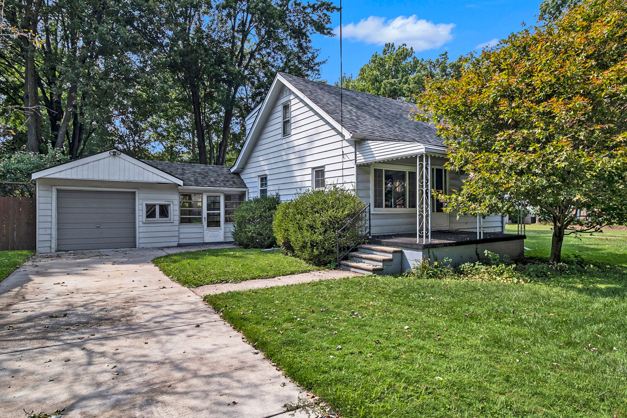 Gilbert Dr, Warren, MI 48093