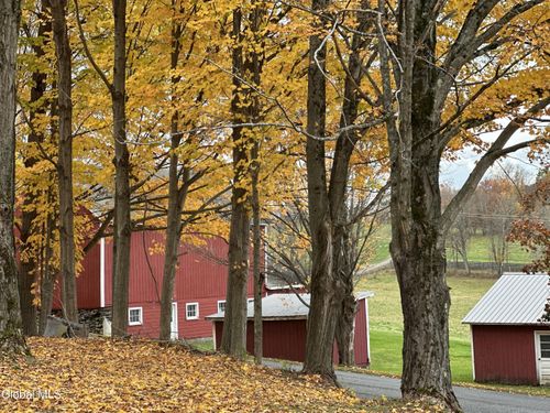 818 Middle Rd, Granville, NY, 12832-4221 | Card Image