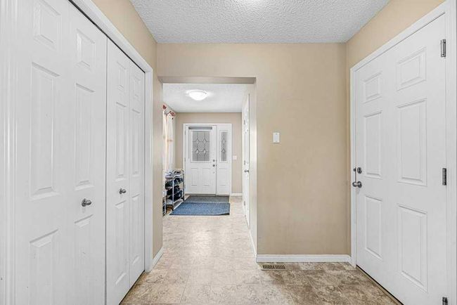 193 Luxstone Way Sw, Home with 3 bedrooms, 3 bathrooms and 2 parking in Airdrie AB | Image 4