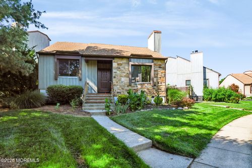 32 Emerald Ln, Old Bridge, NJ, 08857-3352 | Card Image