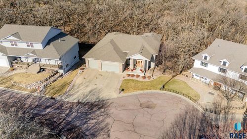 7 N Sun Valley Pl, Sioux Falls, SD, 57110-5772 | Card Image