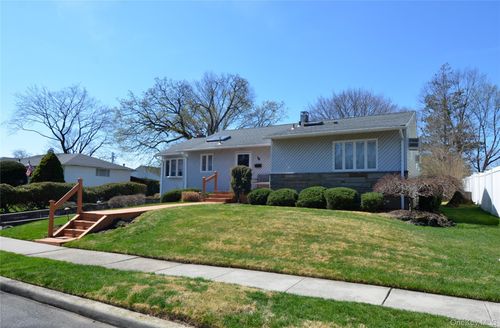 76 Diamond Dr, Plainview, NY, 11803-3027 | Card Image