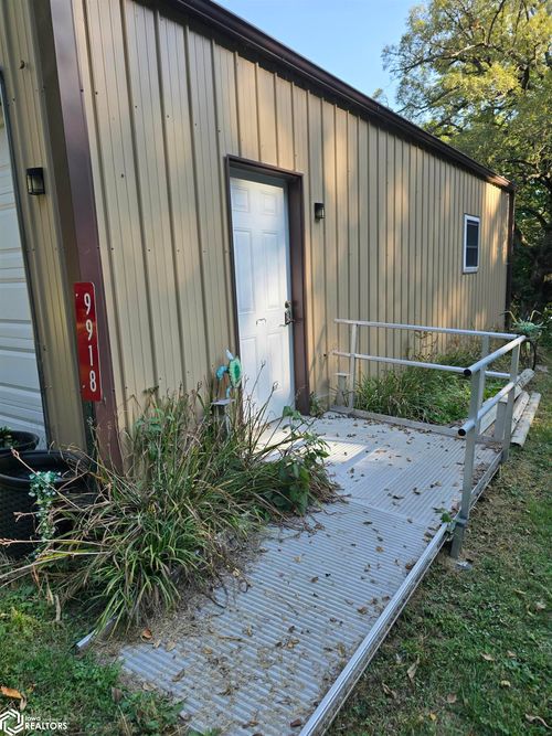 9918 F Ave, Wapello, IA, 52653-9484 | Card Image