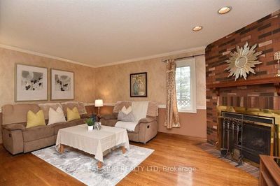 102 Huntingwood Ave, House other with 4 bedrooms, 4 bathrooms and 4 parking in Dundas ON | Image 3