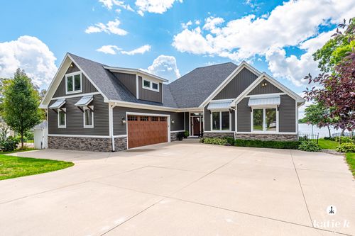 22133 Leota Dr, Sand Lake, MI, 49343-8780 | Card Image