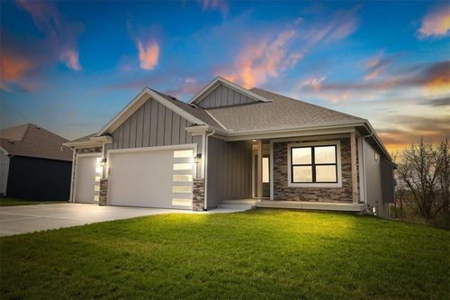 17506 Grey Hawke Rdg, Smithville, MO, 64089-9319 | Card Image