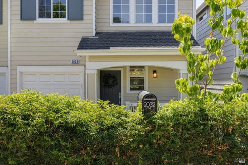 2023 Easton Dr, Petaluma, CA, 94952-5262 | Card Image