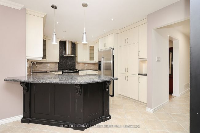8 Wigston Crt, House other with 5 bedrooms, 3 bathrooms and 4 parking in Whitby ON | Image 15