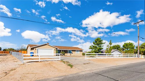 7426 Hastings Ave, Hesperia, CA, 92345-8701 | Card Image