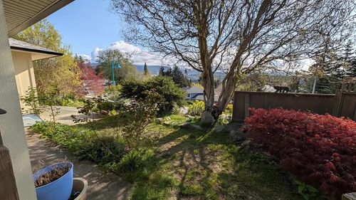 5589 Medusa Pl, Sechelt, BC, V7Z3A3 | Card Image