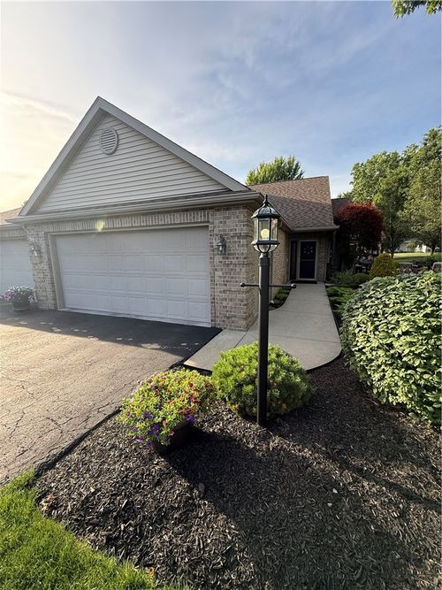 210 Abbey Rd, New Castle, PA, 16105-1046 | Card Image