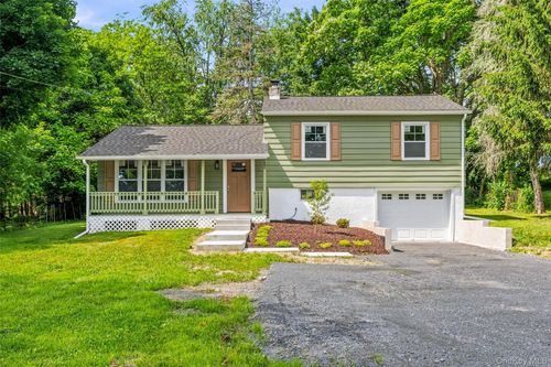 25 Ferrara Dr, Middletown, NY, 10941-3722 | Card Image