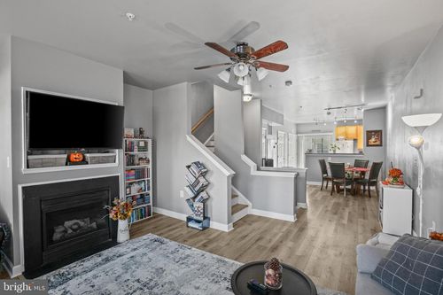 42455 Hollyhock Ter, BRAMBLETON, VA, 20148-6985 | Card Image