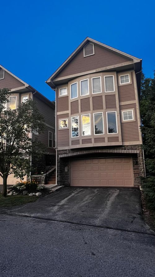 217 Old Creek Dr, Saline, MI, 48176-1761 | Card Image