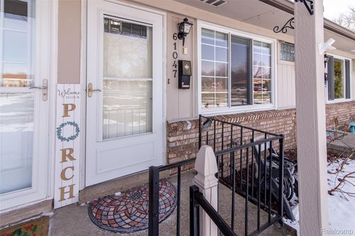 61047 Heritage Blvd, South Lyon, MI, 48178-1029 | Card Image