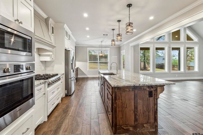 12090 Hackberry Holw, House other with 4 bedrooms, 2 bathrooms and null parking in Tyler TX | Image 6