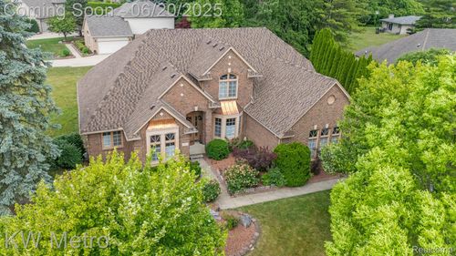 3953 Lake Forest Dr, Sterling Heights, MI, 48314-4317 | Card Image