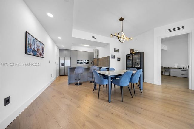 APT-707 - 16001 Collins Ave, Condo with 3 bedrooms, 3 bathrooms and null parking in Sunny Isles Beach FL | Image 5