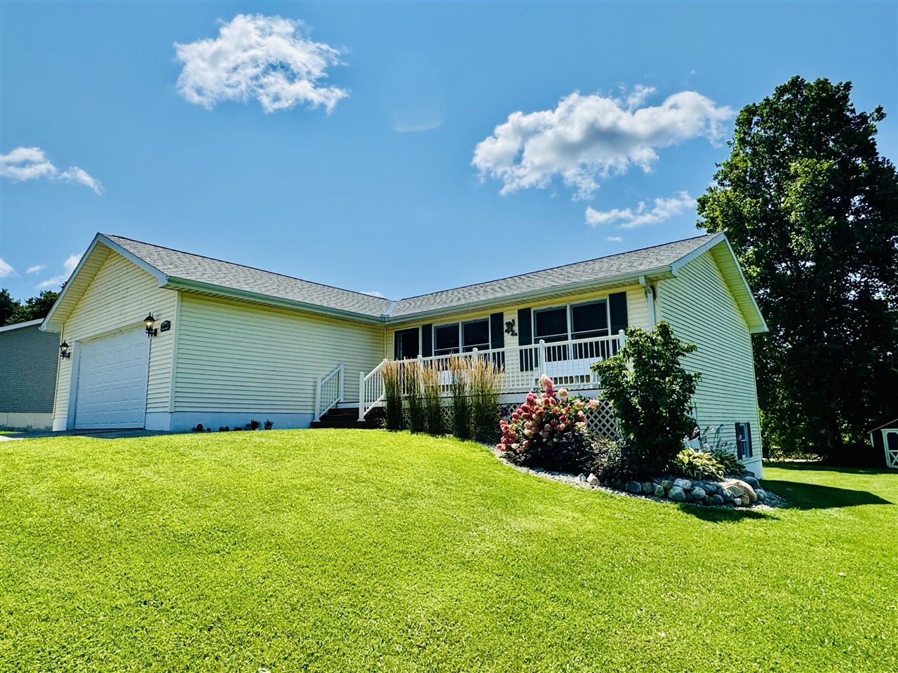 Aubill Dr, Eau Claire, MI 49111