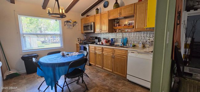 Kitchen | Image 11