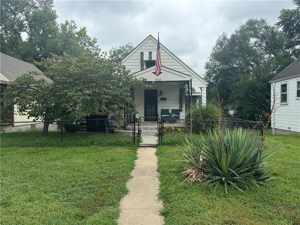 Cambridge Ave, Kansas City, MO 64126