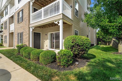 1011 Saravalle Dr, Saint Peters, MO, 63376-8218 | Card Image