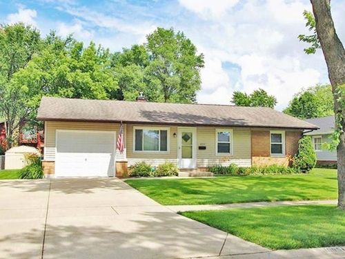 1095 Hickory Ln, Elk Grove Village, IL, 60007-4554 | Card Image
