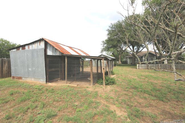6359 Cooksey Rd, House other with 3 bedrooms, 2 bathrooms and null parking in Adkins TX | Image 17