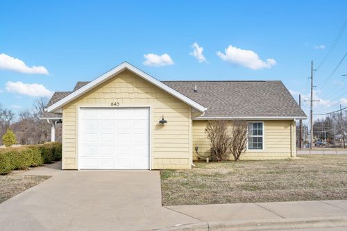640 E Sunset St, Springfield, MO, 65807-3569 | Card Image