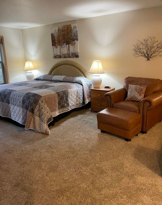 19-Primary Bed-Chair-R19 | Image 19