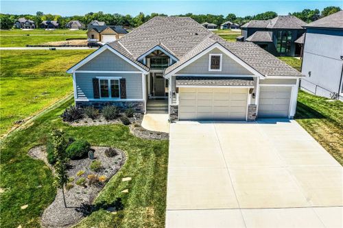 2614 Sw Farm Field Road, Lee's Summit, MO, 64082 | Card Image