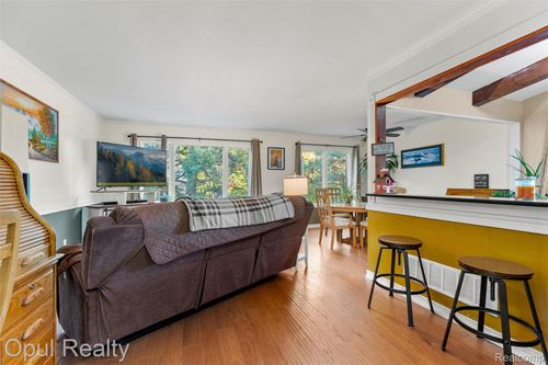 5885 Cedar Knoll Dr, Brighton, MI, 48116-9431 | Card Image