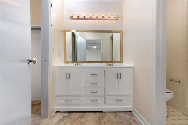 Primary Bathroom | Image 17