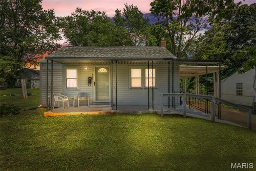 926 N Middle St, Farmington, MO, 63640-1446 | Card Image