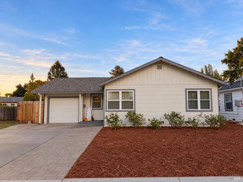18 Bellevue Avenue, Napa, CA, 94558 | Card Image