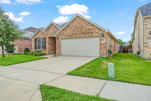 713 Windward Dr, Little Elm, TX, 75068-6332 | Card Image