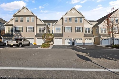 17 Swing Bridge Ln, South Bound Brook, NJ, 08880-1492 | Card Image