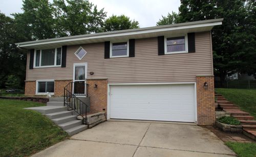 1825 N 18th Ave, West Bend, WI, 53090-1307 | Card Image