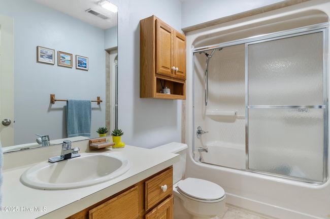 Bathroom - Upstairs between Bedroom 3 & Office / Den | Image 30