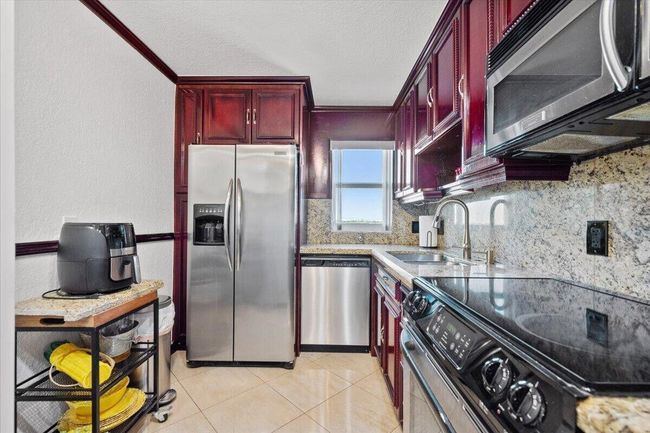 APT-402 - 4505 S Ocean Blvd, Condo with 2 bedrooms, 2 bathrooms and null parking in Highland Beach FL | Image 7