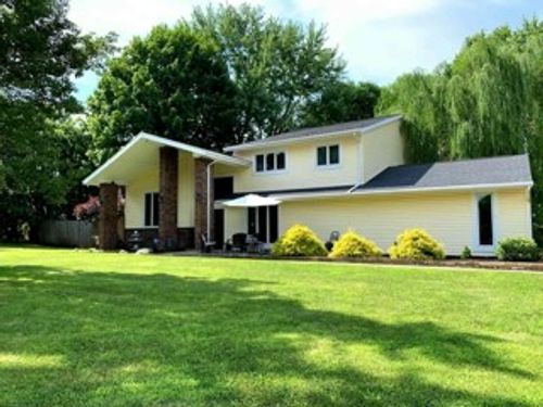 555 Briarwood Ct, Troy, OH, 45373-4353 | Card Image