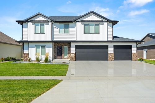 2240 14th St W, West Fargo, ND, 58078-8443 | Card Image